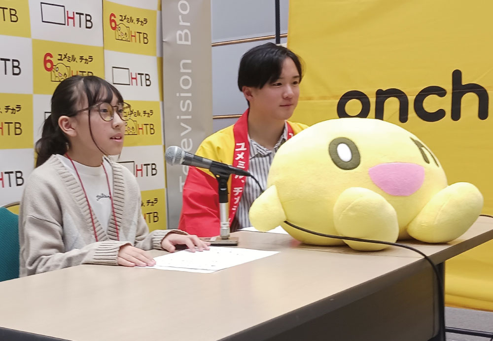 いよいよ、初めてカメラに向かって原稿を読む「初鳴き」の瞬間！ 段木アナから「頑張って！」のエールが飛びます