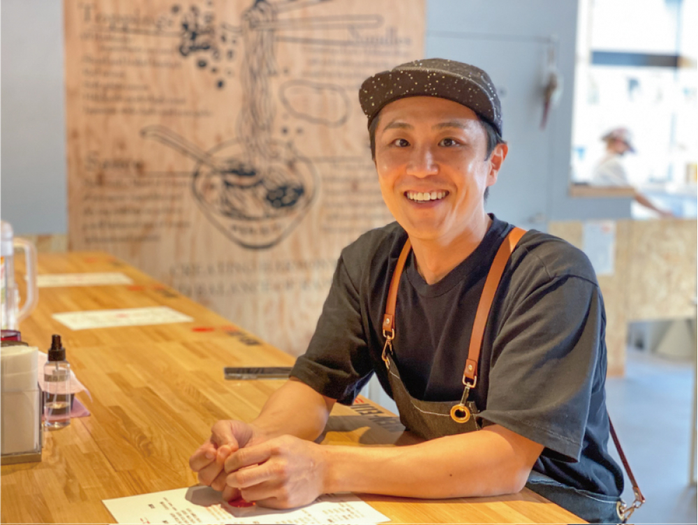 MEN-EIJI古川淳さん。今年1月、札幌ドーム前にオープンした直営4号店「MEN-EIJI 月寒FACTORY」にて (写真・森さやか)