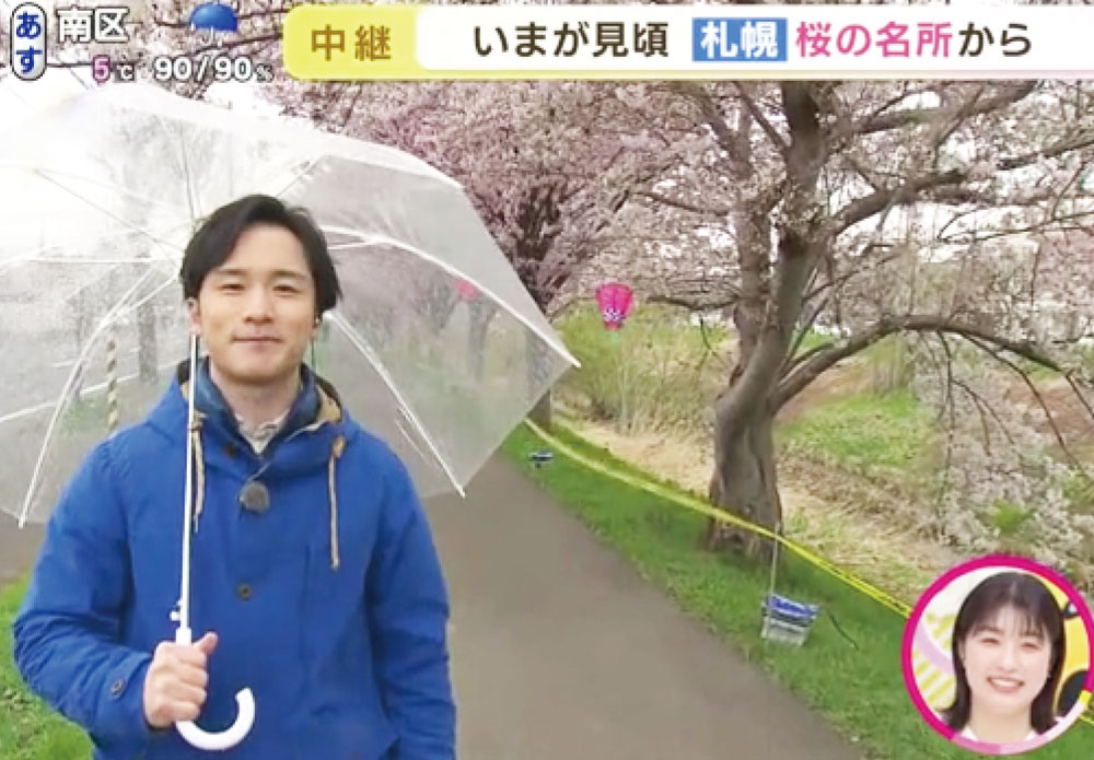 HTBで初めて経験する仕事も多い。、この日は桜開花の様子を伝えるために生中継のリポートを行った。