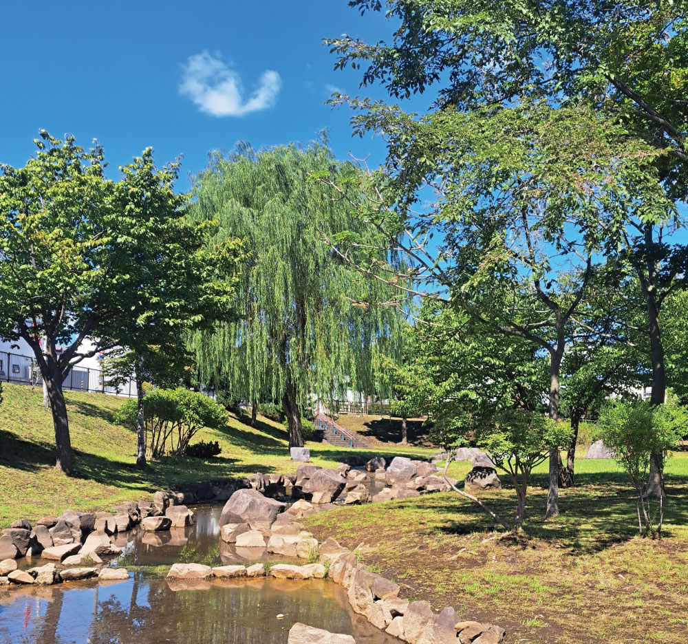 小川の流れる「せせらぎ公園」
