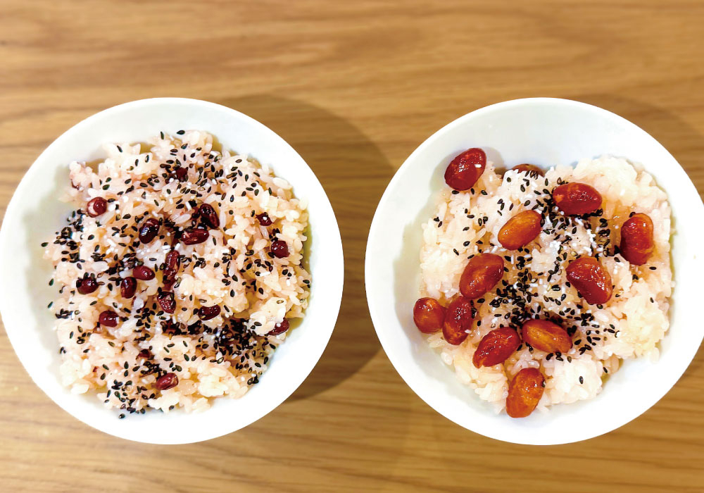 甘納豆を入れる北海道の赤飯（右）と全国で食される小豆の赤飯