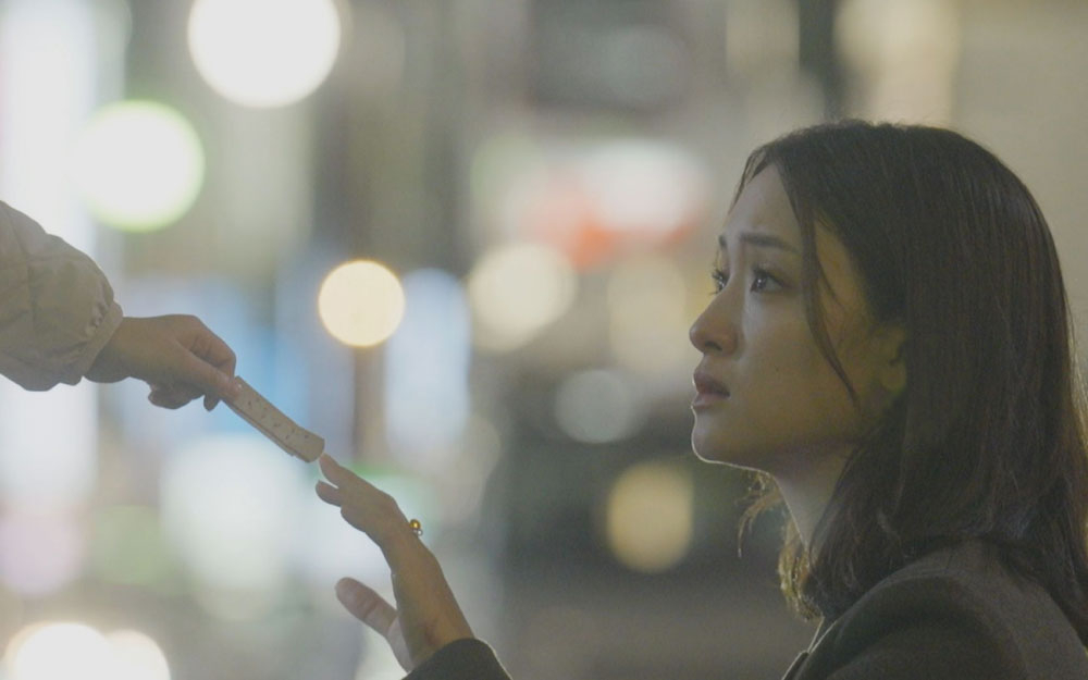 主演の剛力彩芽さん演じる山川虹架が「自分らしい生き方とは何か？」を探していく