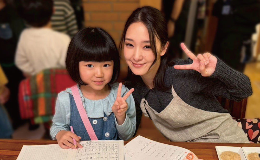 永尾柚乃さん（左）と剛力彩芽さん