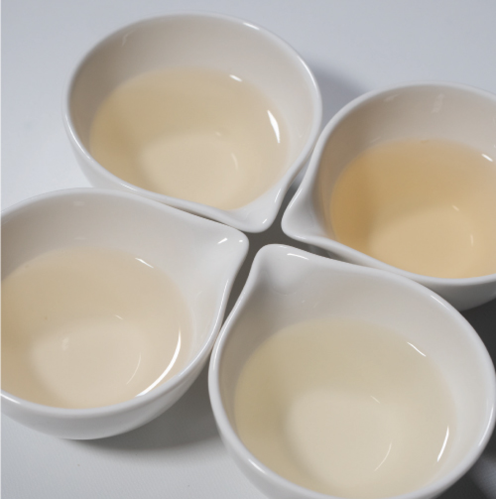 だしの色も微妙に違う