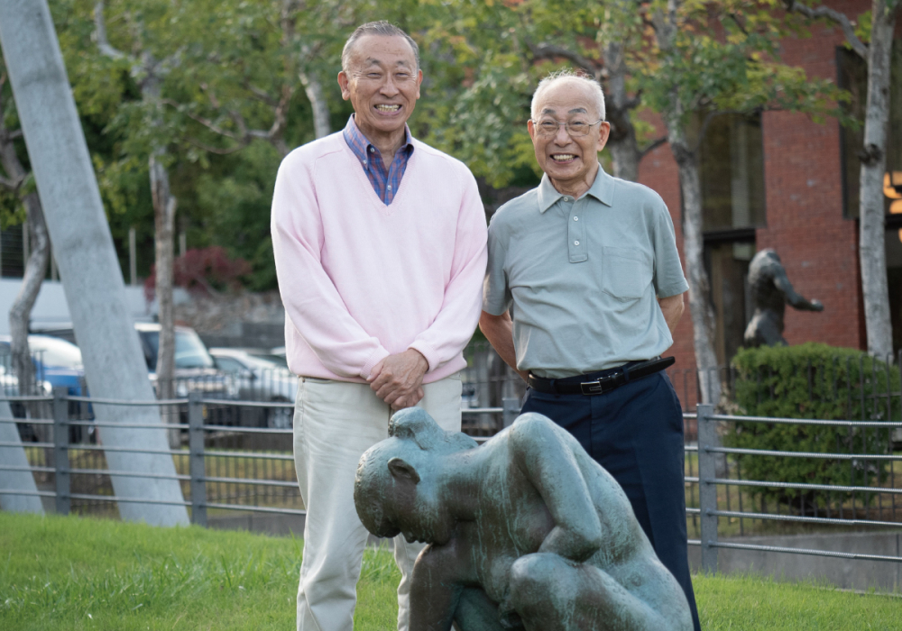 名誉会長の橋本信夫さんと現会長の高橋大作