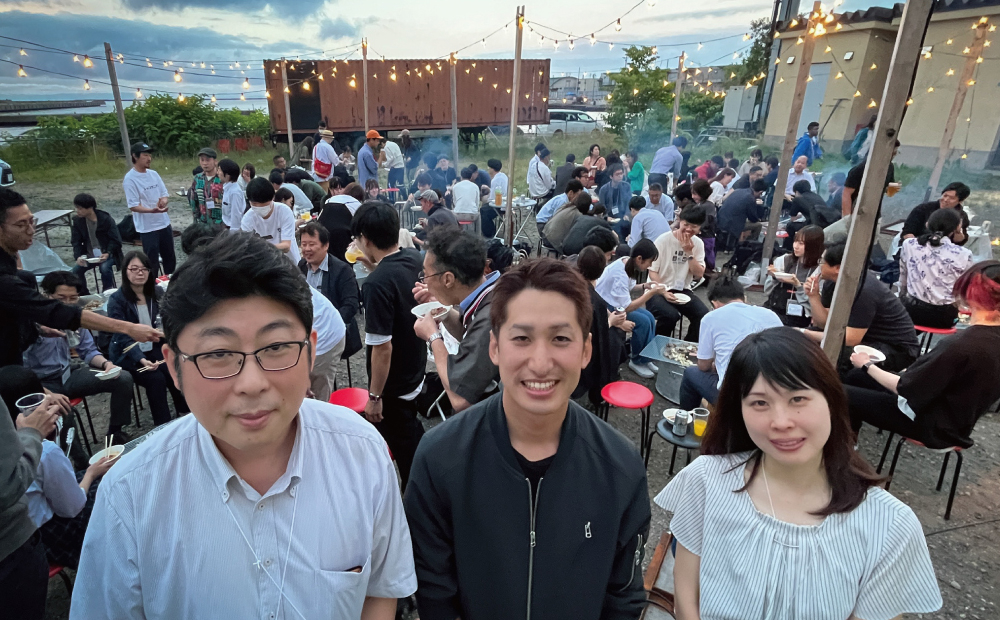 中央が実行委員長の木村年宏さん。左は実行委員会メンバーの湊一浩さんと、橋本喜生子さん(右)