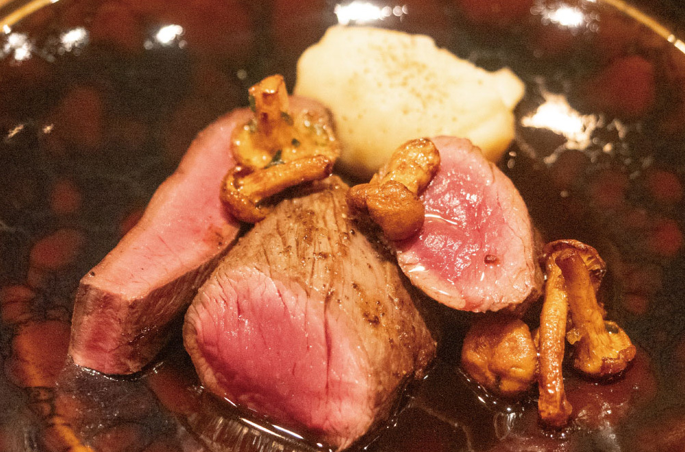 鹿ヒレ肉と心臓のロースト
