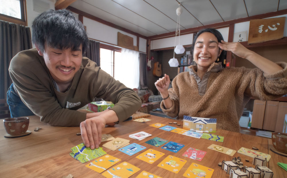 加藤仁さん(左)とまりあさん